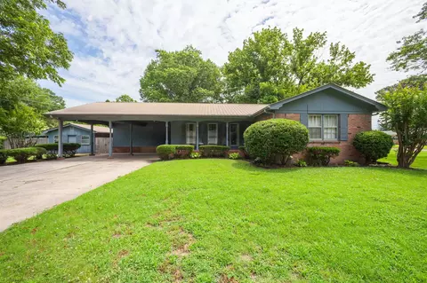 1042 Terrace St, Bolivar, TN 38008
