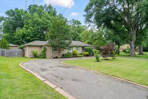 163 N Mendenhall Rd, Memphis, TN 38117