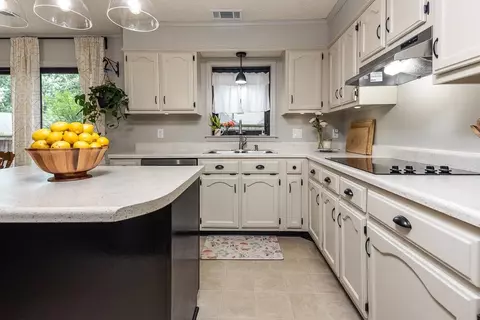 Kitchen - 8911 Walnut Ridge Loop, Cordova, TN 38018 photo 3 of 5