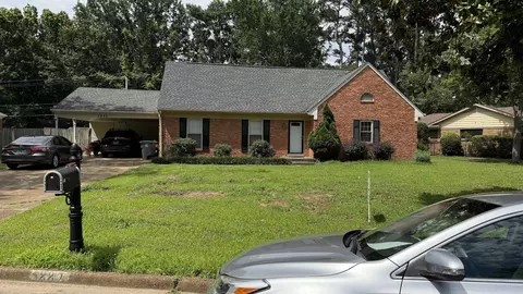 5882 Macleod Dr, Memphis, TN 38119