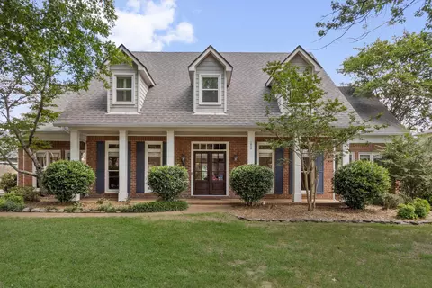 1030 Courtfield Cv, Collierville, TN 38017