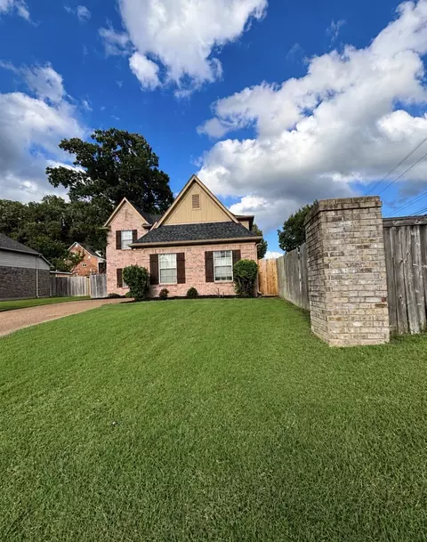 1280 Carlton Ridge Dr, Cordova, TN 38016