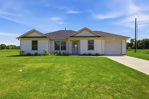 25 Foxchase Dr, Mason, TN 38049