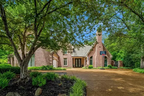 8784 Three Chimneys Dr W, Germantown, TN 38138