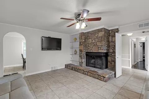 Living - 8621 Kettering Dr, Cordova, TN 38016 photo 3 of 4