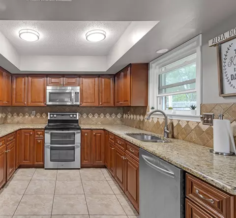 Kitchen - 8621 Kettering Dr, Cordova, TN 38016 photo 4 of 5
