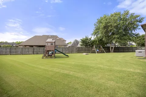 Exterior - 10509 Red Stone Dr, Collierville, TN 38017 photo 3 of 4