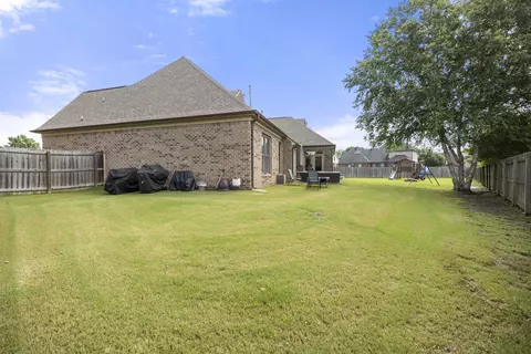 Exterior - 10509 Red Stone Dr, Collierville, TN 38017 photo 2 of 4