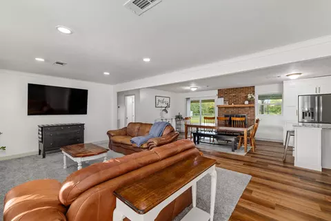 Living - 66 County Road 511 Rd, Corinth, MS 38834 photo 1 of 2