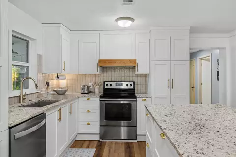 Kitchen - 66 County Road 511 Rd, Corinth, MS 38834 photo 2 of 3