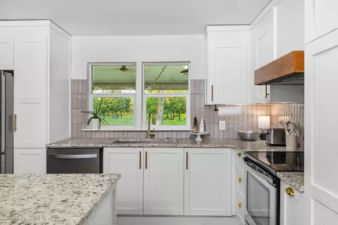 Kitchen - 66 County Road 511 Rd, Corinth, MS 38834 photo 3 of 3