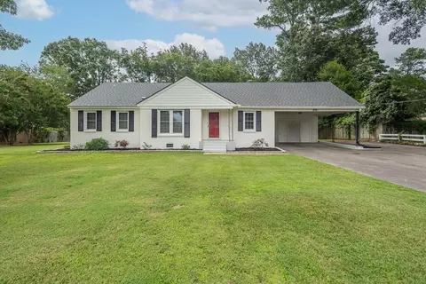 670 Peterson Lake Rd, Collierville, TN 38017