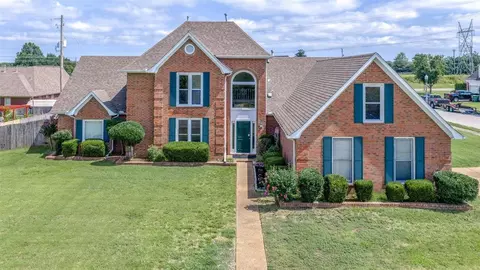 8976 Lindstrom Dr, Cordova, TN 38016