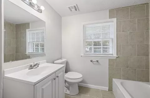 Bath - 3843 Bluejay Rd, Memphis, TN 38116 photo 3 of 3