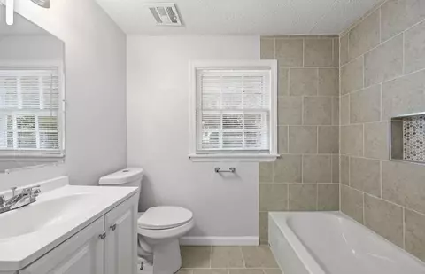 Bath - 3843 Bluejay Rd, Memphis, TN 38116 photo 2 of 3