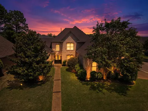 8990 River Knoll Dr, Cordova, TN 38016