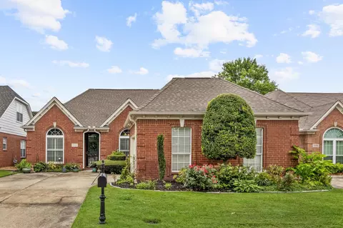 5560 Fountain Bay Dr, Memphis, TN 38120