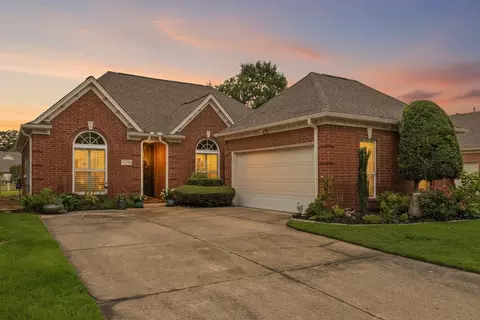 5560 Fountain Bay Dr, Memphis, TN 38120