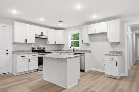 Kitchen - 4683 Belmont Rd, Hernando, MS 38632 photo 1 of 3