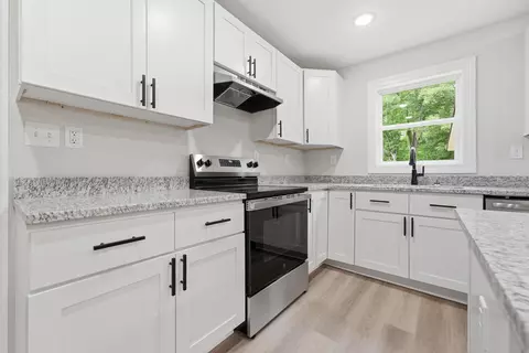 Kitchen - 4683 Belmont Rd, Hernando, MS 38632 photo 3 of 3