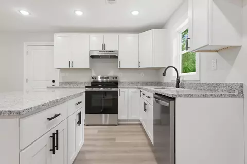 Kitchen - 4683 Belmont Rd, Hernando, MS 38632 photo 2 of 3