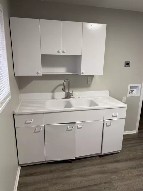 Kitchen - 194 E Biscayne Rd, Memphis, TN 38109 photo 1 of 1