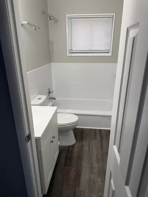 Bath - 194 E Biscayne Rd, Memphis, TN 38109 photo 1 of 1
