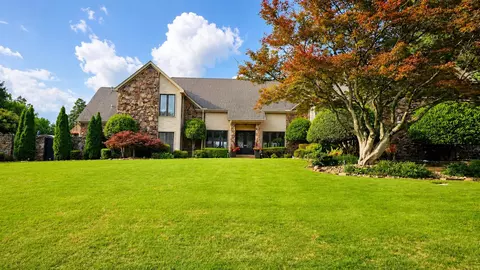 8332 Countrywood Fwy, Cordova, TN 38016