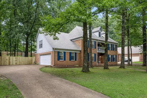 8670 Riverwood Farms Pkwy, Cordova, TN 38016