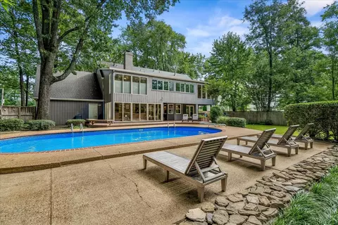 6767 Poplar Pike, Memphis, TN 38119