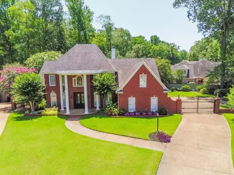 897 E Surrey Oaks Cv E, Collierville, TN 38017