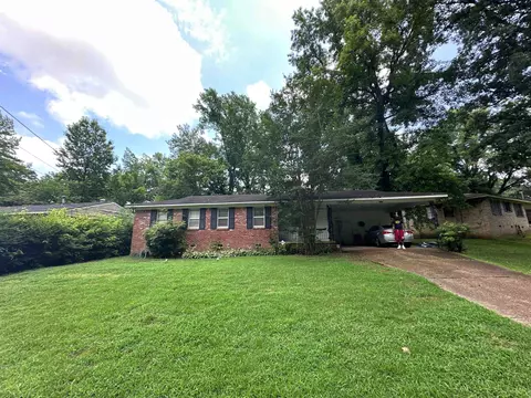 3920 Callahan Dr, Memphis, TN 38127