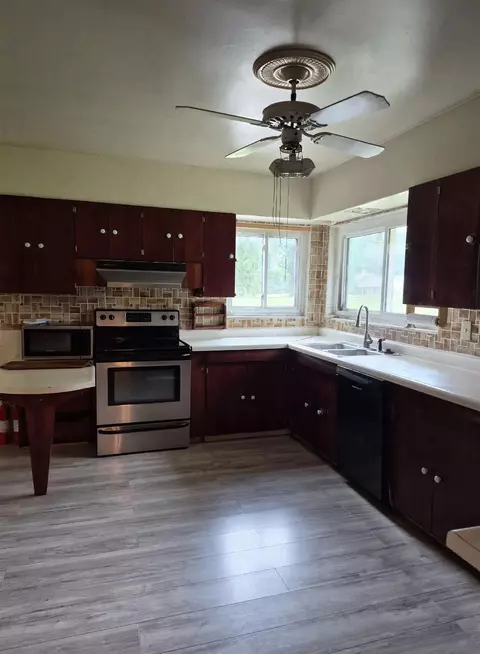 Kitchen - 4260 Broadway Rd, Arlington, TN 38002 photo 2 of 3
