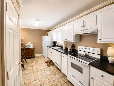 Kitchen - 59 Conner Cir, Iuka, MS 38852 photo 2 of 2