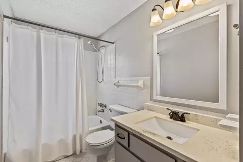 Bath - 3877 Sabal Hill Dr, Bartlett, TN 38135 photo 2 of 2