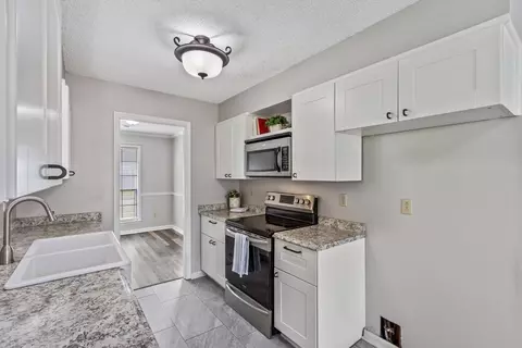 Kitchen - 3877 Sabal Hill Dr, Bartlett, TN 38135 photo 3 of 3