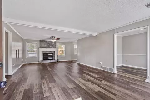 Living - 3877 Sabal Hill Dr, Bartlett, TN 38135 photo 3 of 5