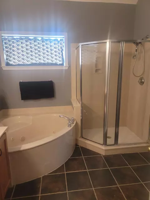 Bath - 7596 Easterly Ln, Memphis, TN 38125 photo 2 of 2