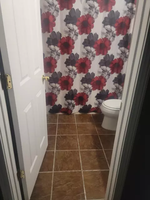Bath - 7596 Easterly Ln, Memphis, TN 38125 photo 1 of 2