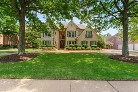 9445 Grove Trail Ln, Germantown, TN 38139