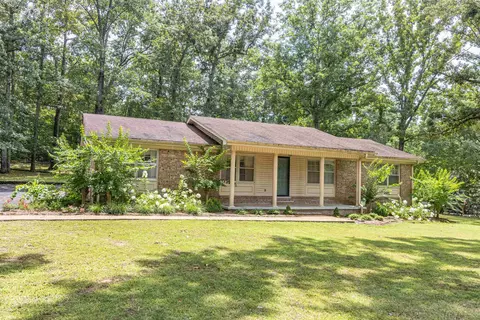 1057 Country Club Ln, Selmer, TN 38375