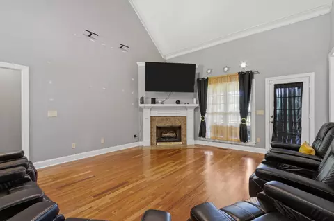 Living - 104 Springbrook Dr, Jackson, TN 38305 photo 1 of 2