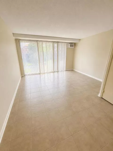 1271 Poplar Ave #310, Memphis, TN 38104