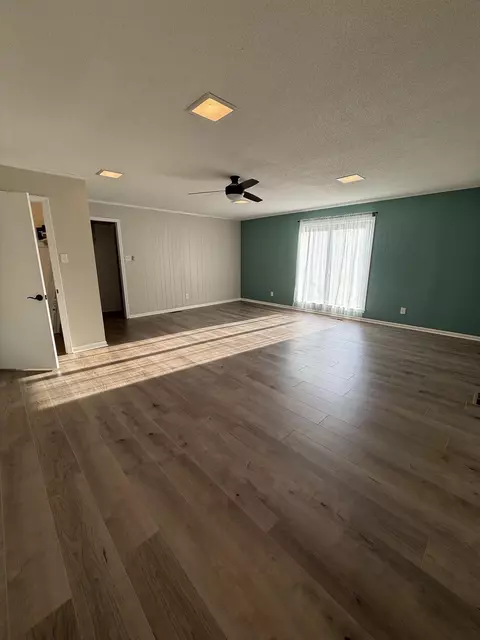 Living - 1384 Murphy Ave, Covington, TN 38019 photo 4 of 5