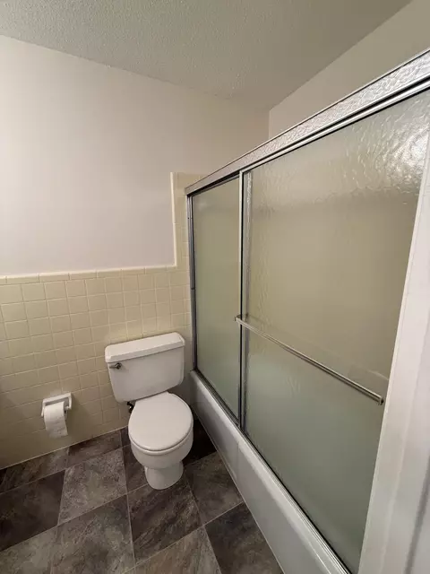 Bath - 1384 Murphy Ave, Covington, TN 38019 photo 3 of 6