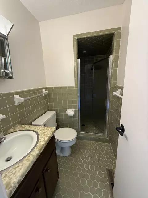 Bath - 1384 Murphy Ave, Covington, TN 38019 photo 4 of 6