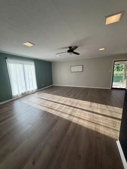 Living - 1384 Murphy Ave, Covington, TN 38019 photo 5 of 5