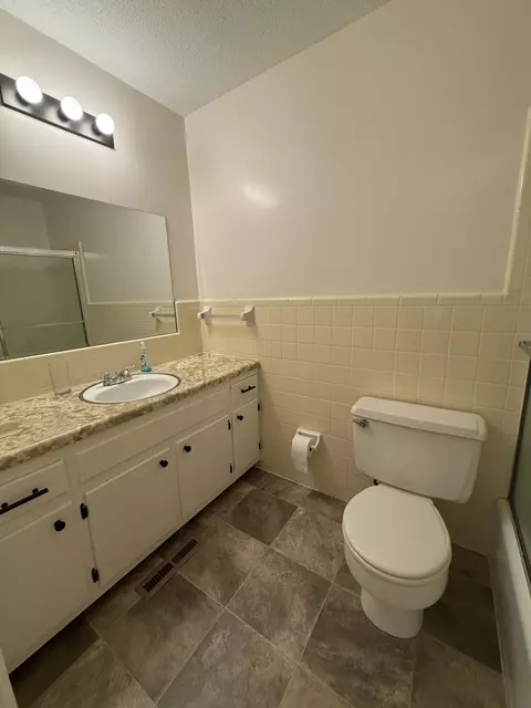 Bath - 1384 Murphy Ave, Covington, TN 38019 photo 2 of 6