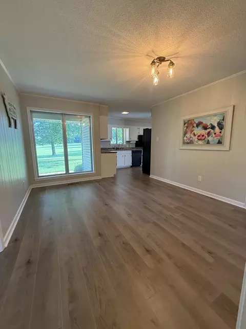 Dining - 1384 Murphy Ave, Covington, TN 38019 photo 1 of 1