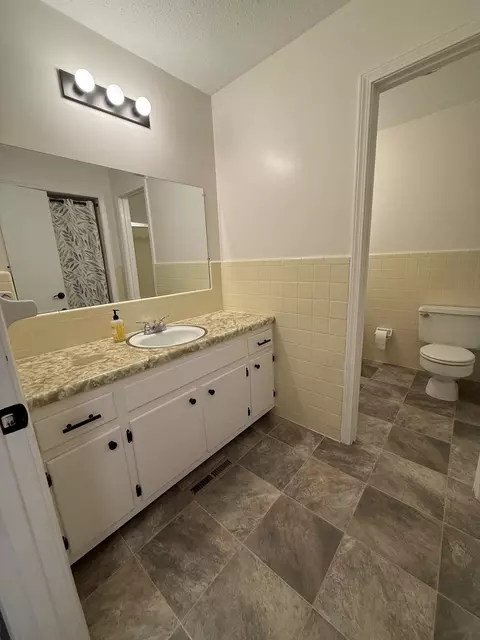 Bath - 1384 Murphy Ave, Covington, TN 38019 photo 1 of 6